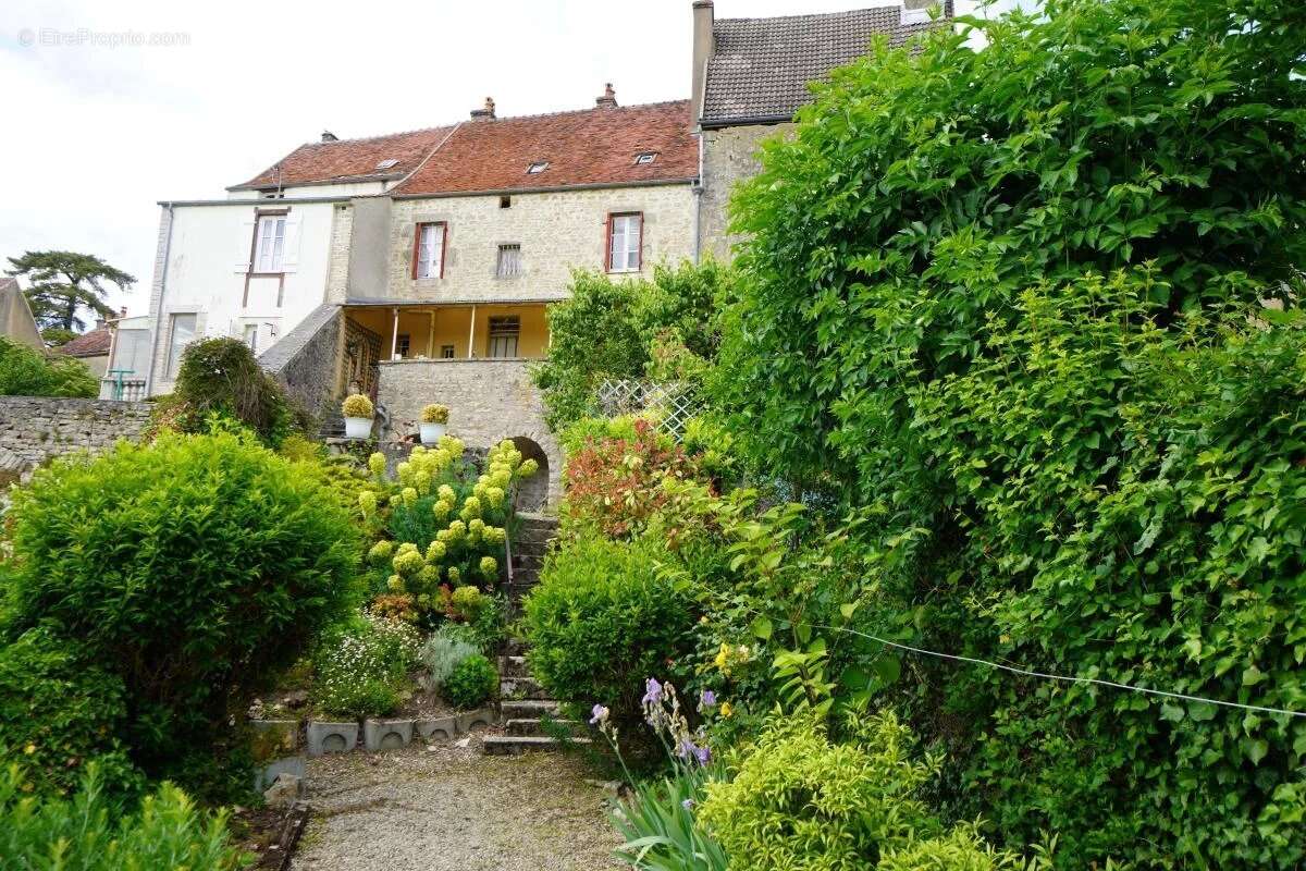 Maison à ALISE-SAINTE-REINE