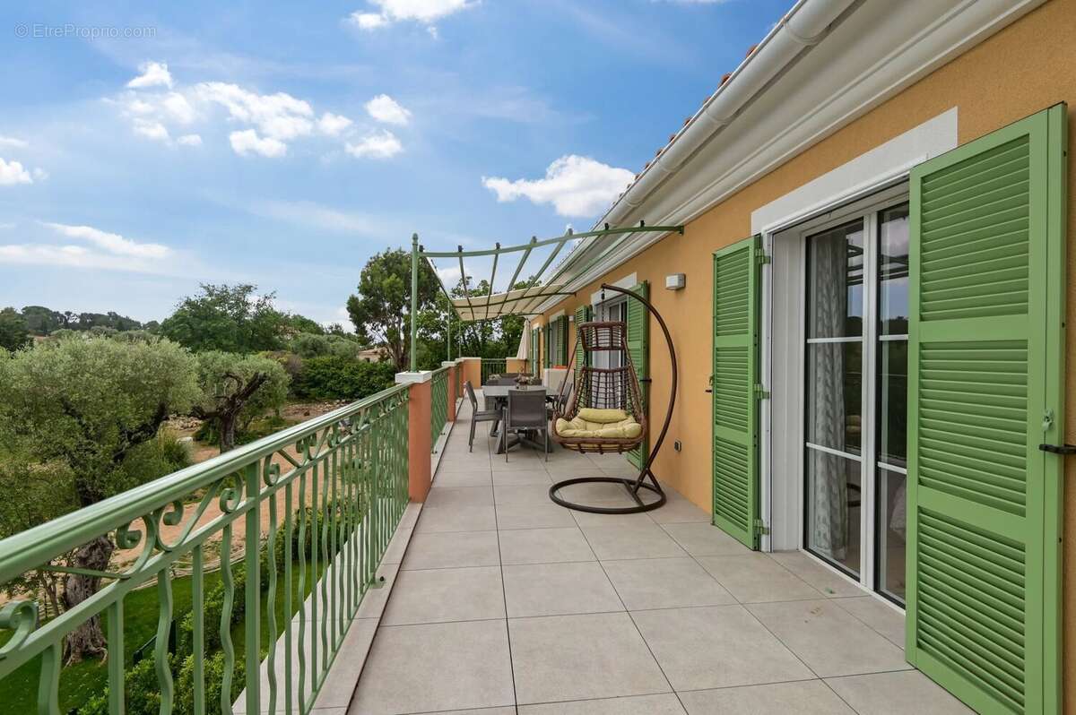 Appartement à ROQUEFORT-LES-PINS