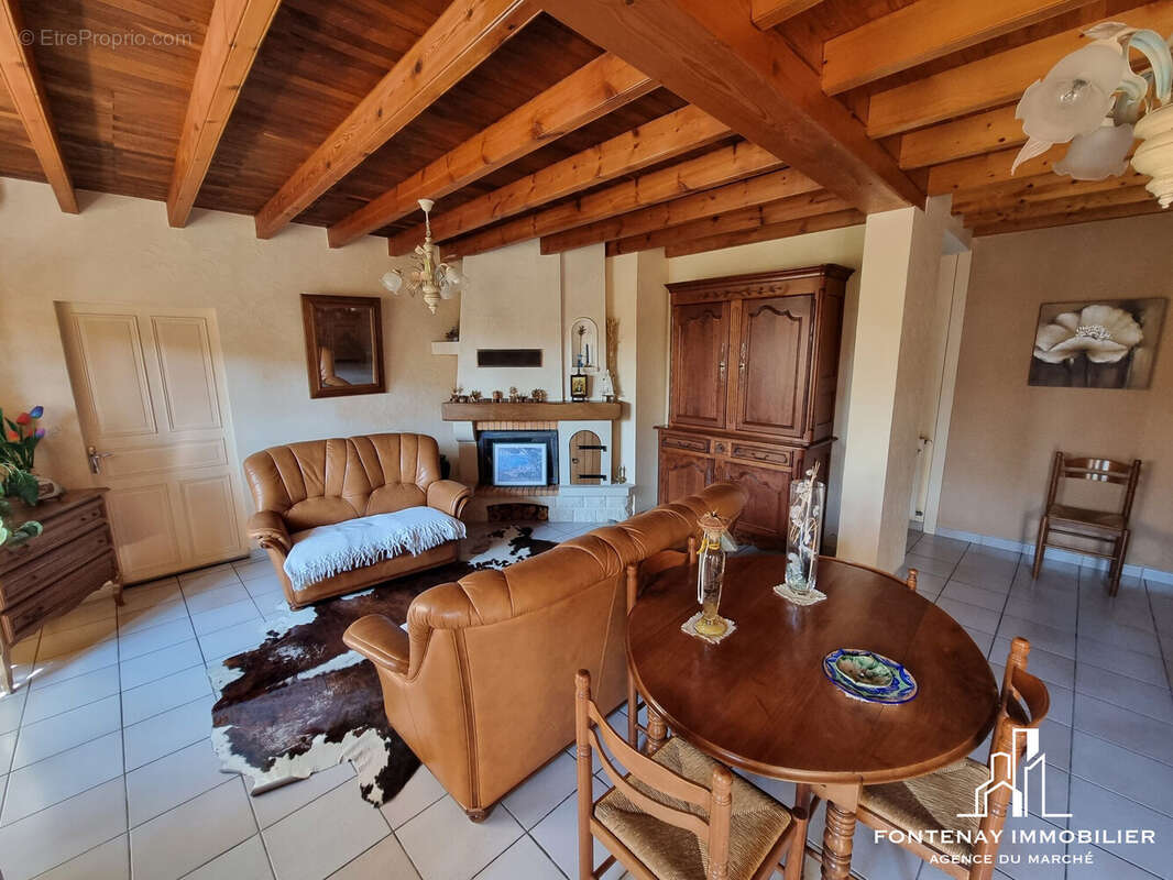 Maison à SAINT-HILAIRE-DE-VOUST