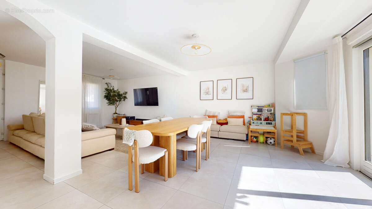 Maison individuelle familiale dans un quartier pavillonnaire, 4 chambres, confort de plain pied et sous-sol - photo 3