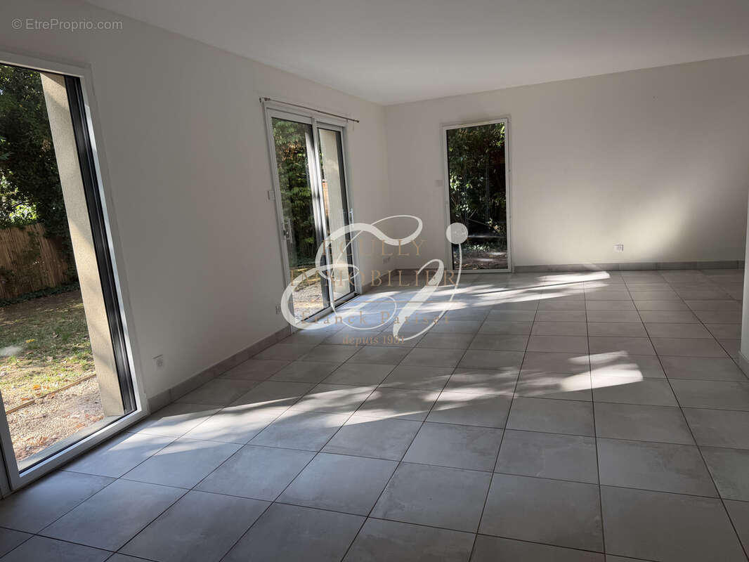 VENTE ECULLY 69130 Maison en excellent état lumineuse - 130 m2 - 4 chambres - Environnement très calme - photo 8