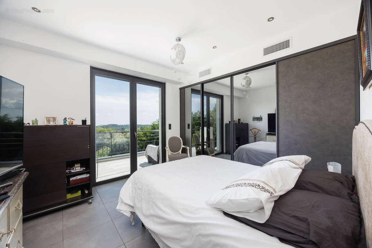 Maison à TOURRETTES-SUR-LOUP