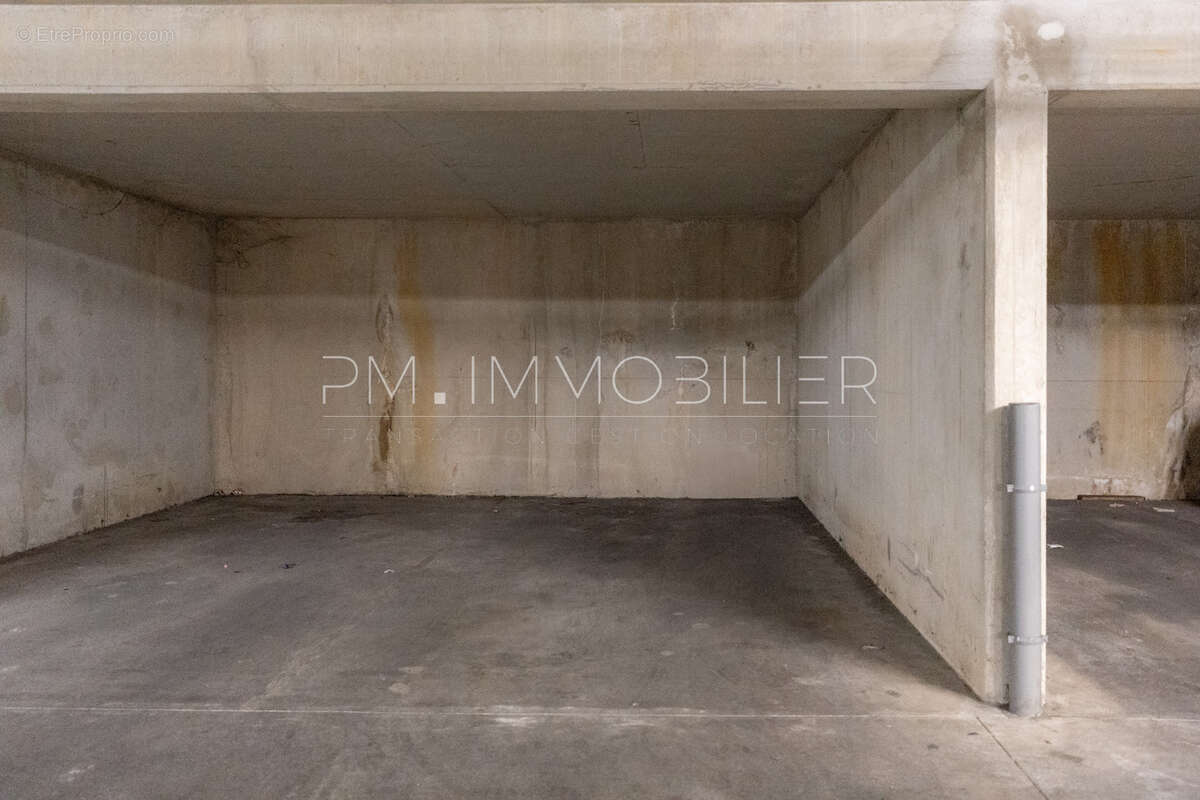 Appartement à MARSEILLE-4E