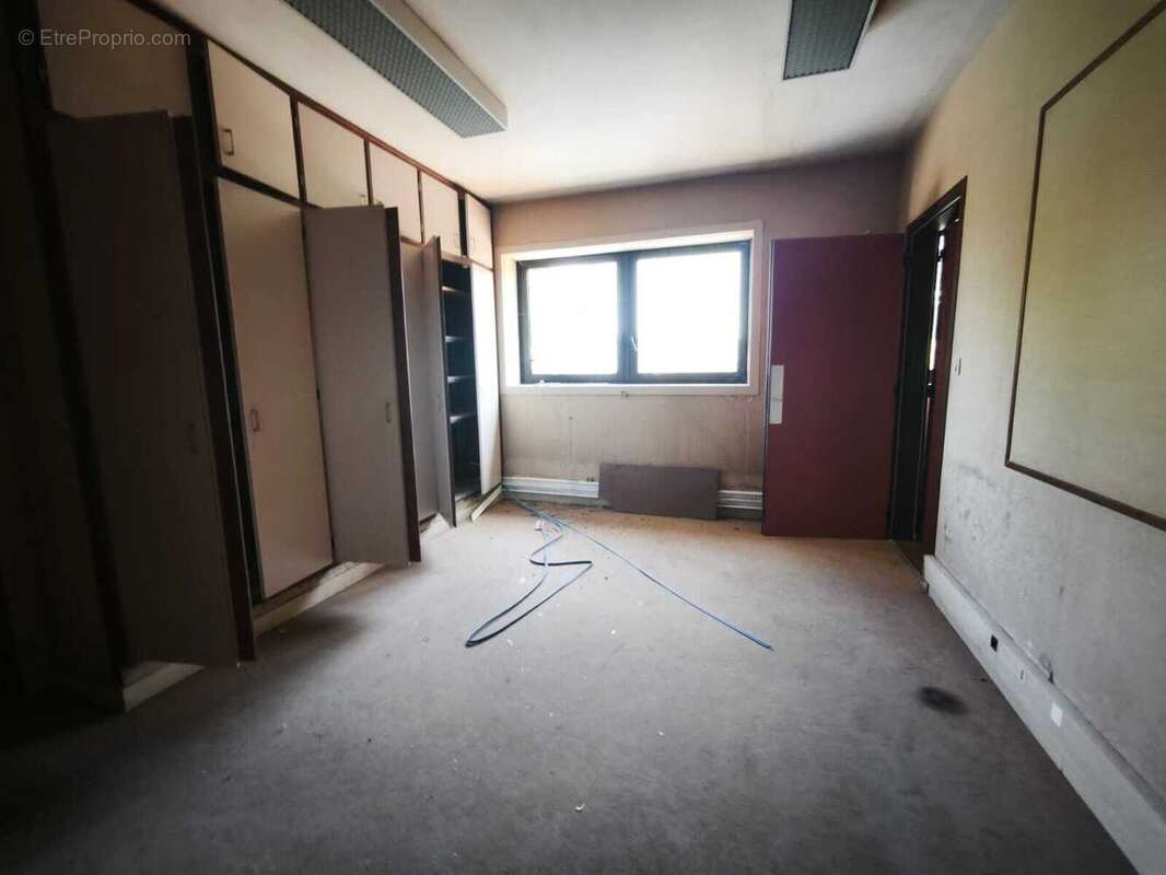 Appartement 700 m² à Cognac  - photo 18