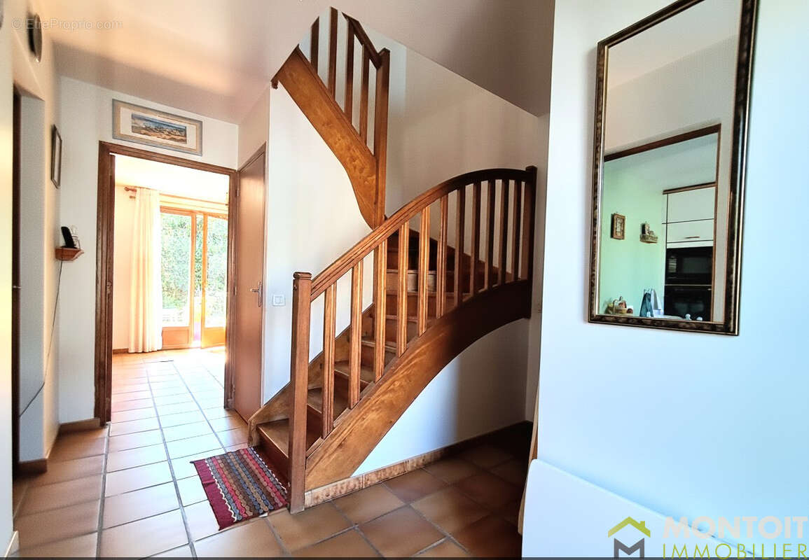 Maison 7 pieces - 160m2 - 5 chambres - garage double - jardin - proche toutes commodites - photo 10