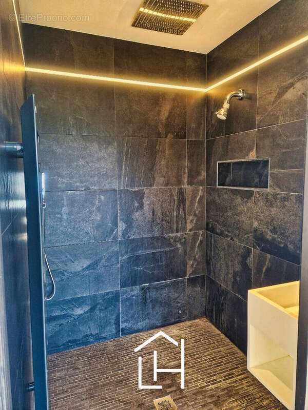 Appartement à CHARBONNIERES-LES-BAINS