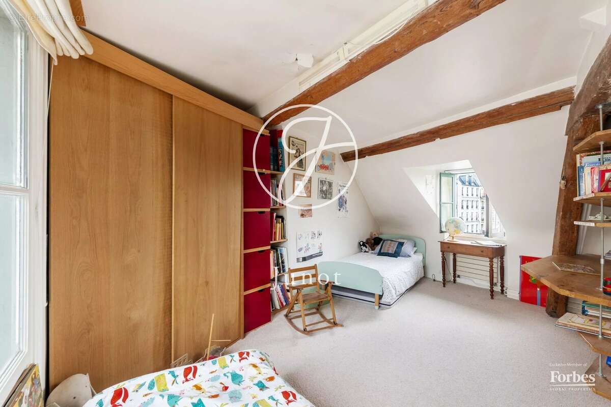 Paris 18e - HAUT MONTMARTRE / PLACE JEAN BAPTISTE CLÉMENT  - Appartement  à vendre - 4 pièces - 90,84m² Carrez - 107,84m² au sol - photo 19