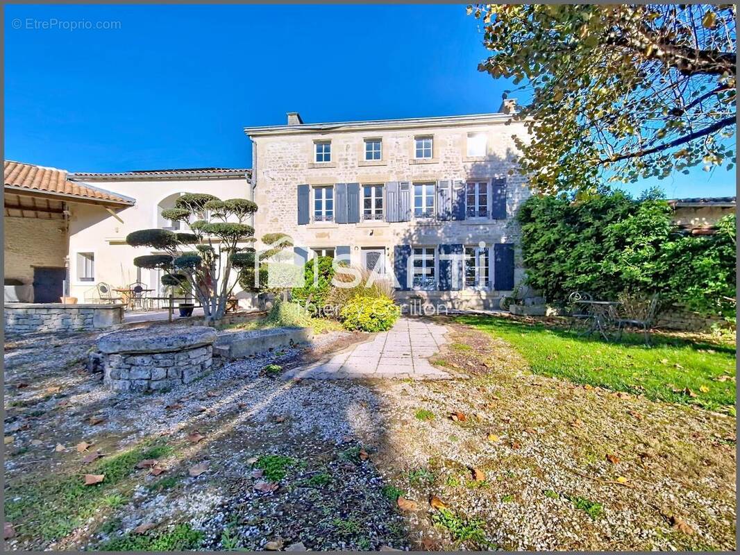 Photo 1 - Maison à AZAY-LE-BRULE