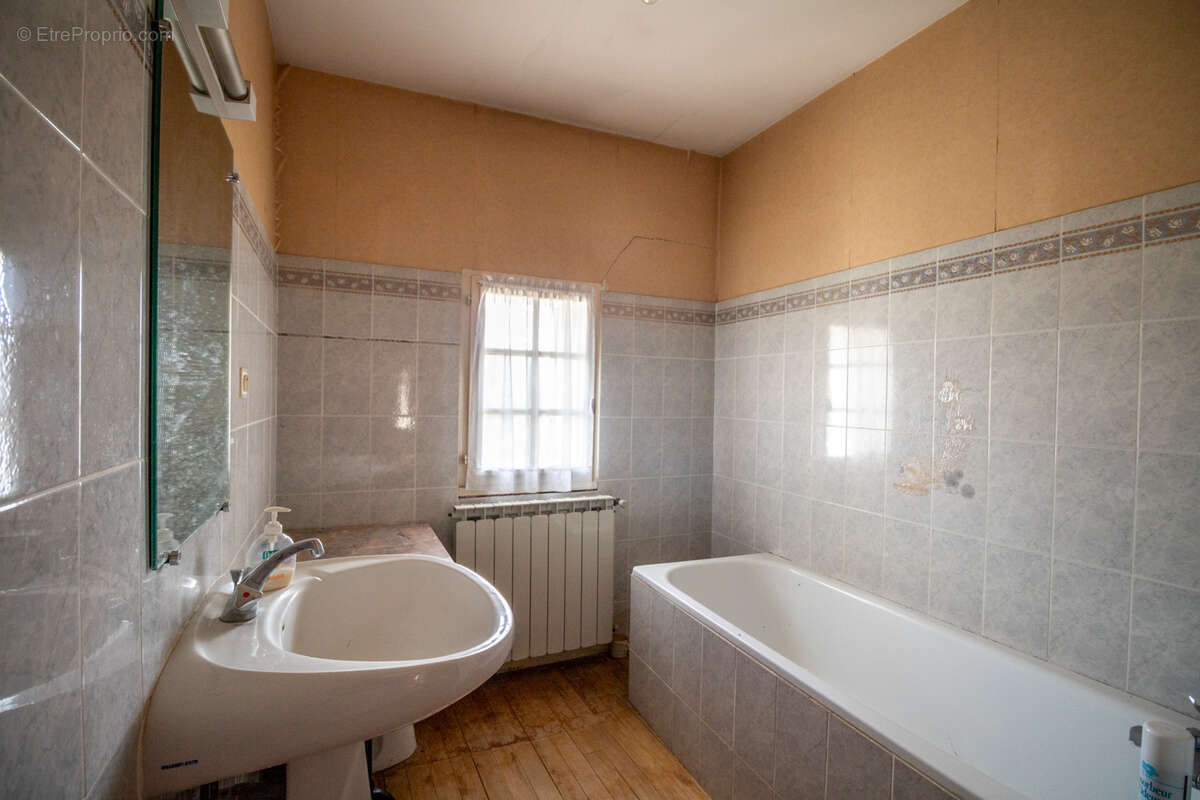 Maison de ville à rénover - photo 10