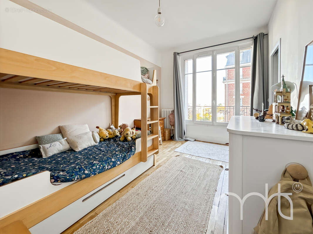 Appartement à LA GARENNE-COLOMBES