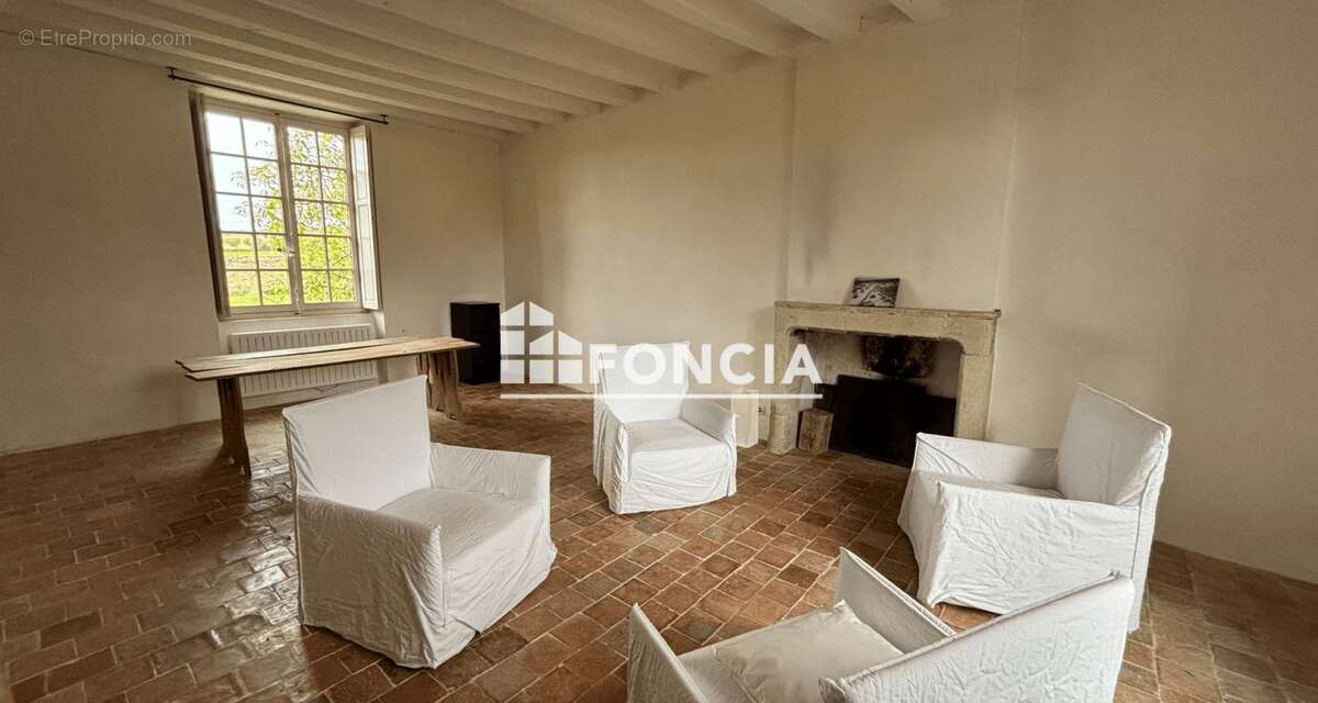 Maison à CONLIE