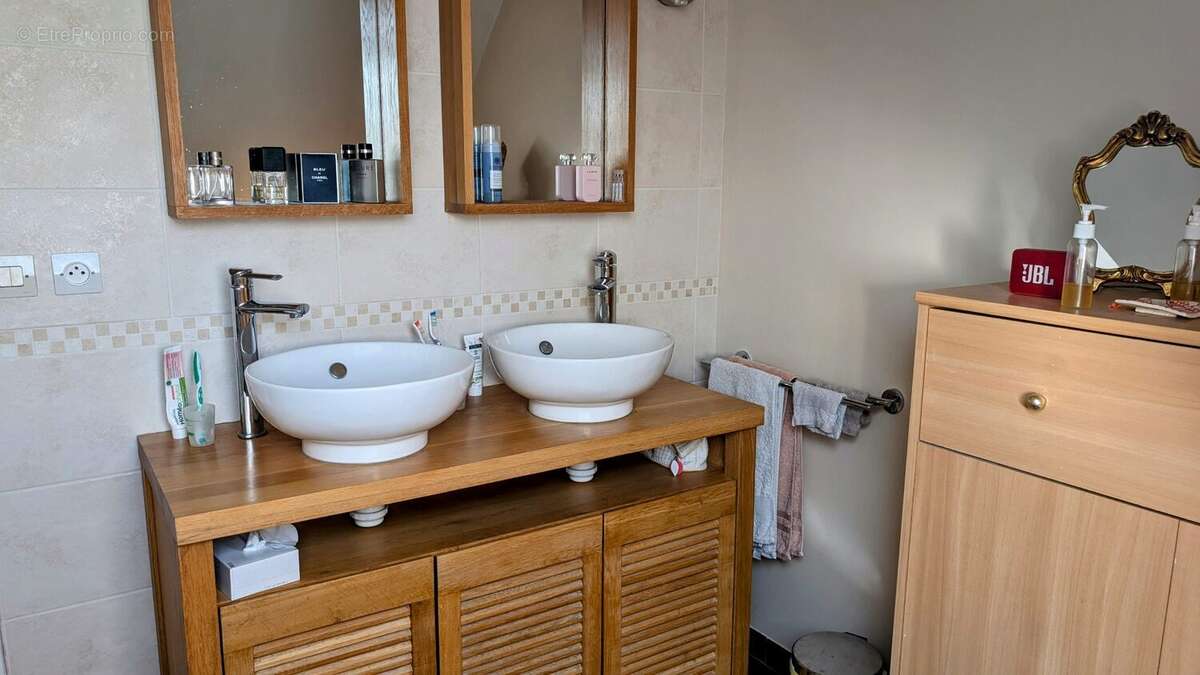 Maison 116 m² à Saint-Jean-De-Linieres  - photo 3