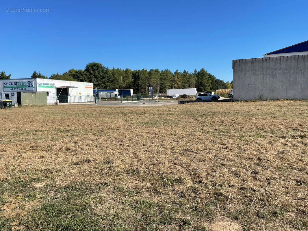 Terrain à SAINT-PARDOUX-DU-BREUIL
