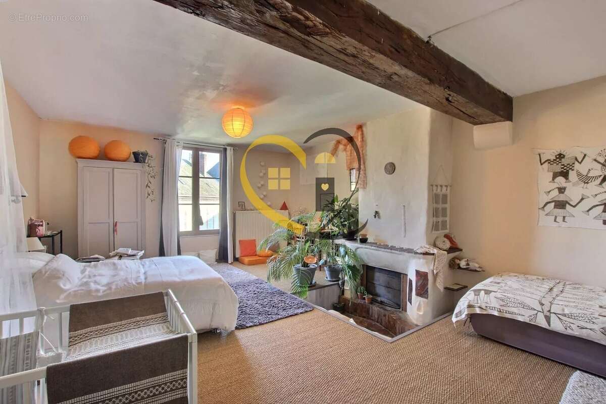 Maison à LA CHAPELLE-D&#039;ANGILLON