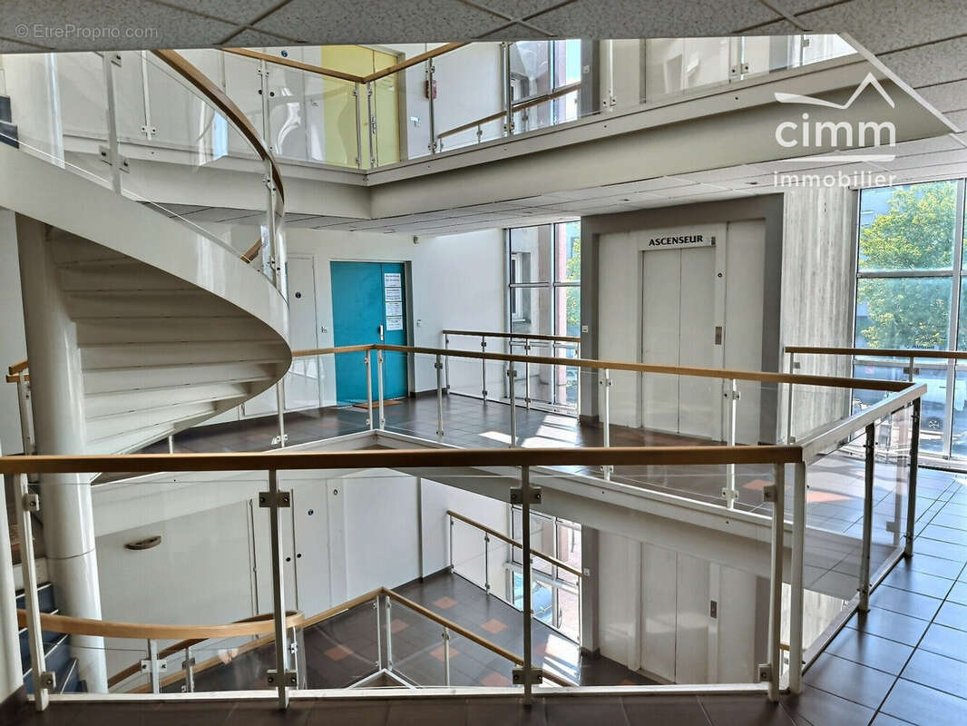 Commerce 59 m² à Echirolles  - photo 5