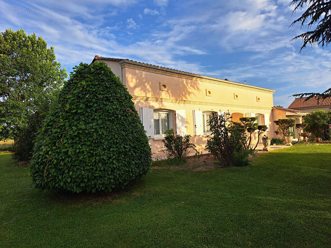 Maison à COUTRAS