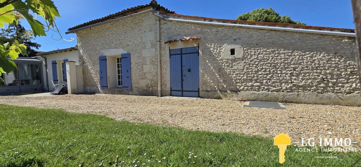 Maison à CHENAC-SAINT-SEURIN-D'UZET