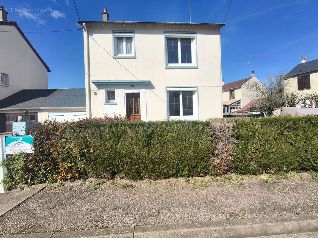 Maison à VARENNES-VAUZELLES