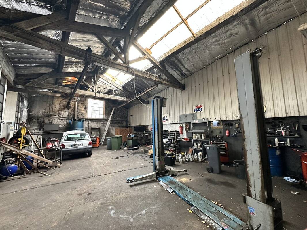 Commerce à SAINT-MARTIN-LA-PLAINE