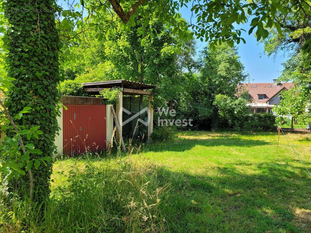 Terrain à MONTEVRAIN