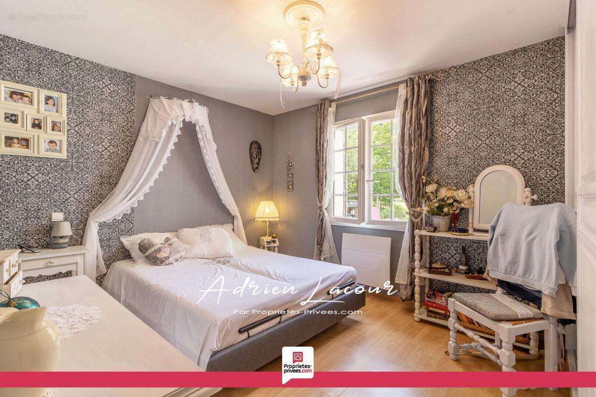 Maison à LASSAY-SUR-CROISNE