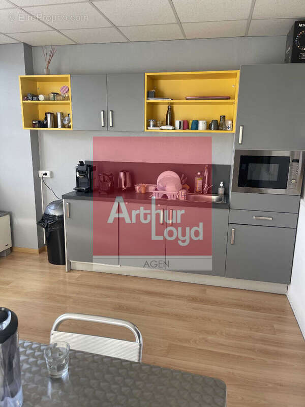 Commerce à ESTILLAC