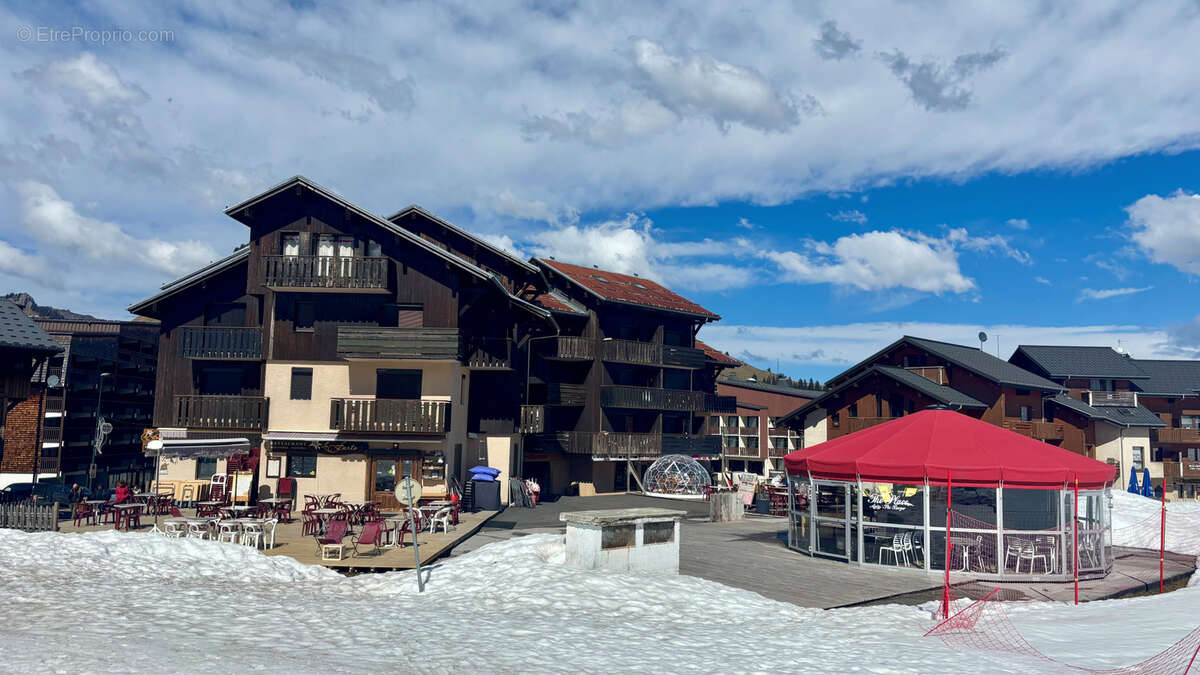 Commerce à TANINGES