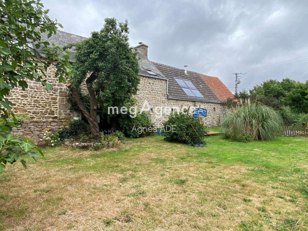 Maison à COSQUEVILLE