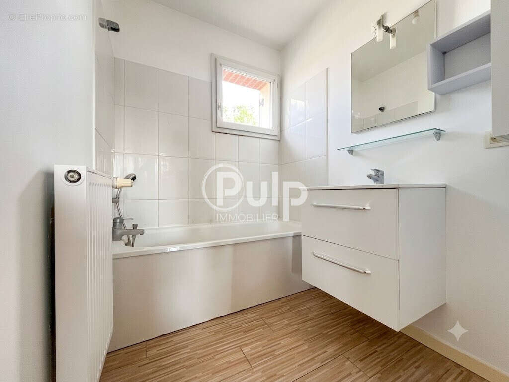 Maison 3 chambres jardin garage et stationnement - photo 5