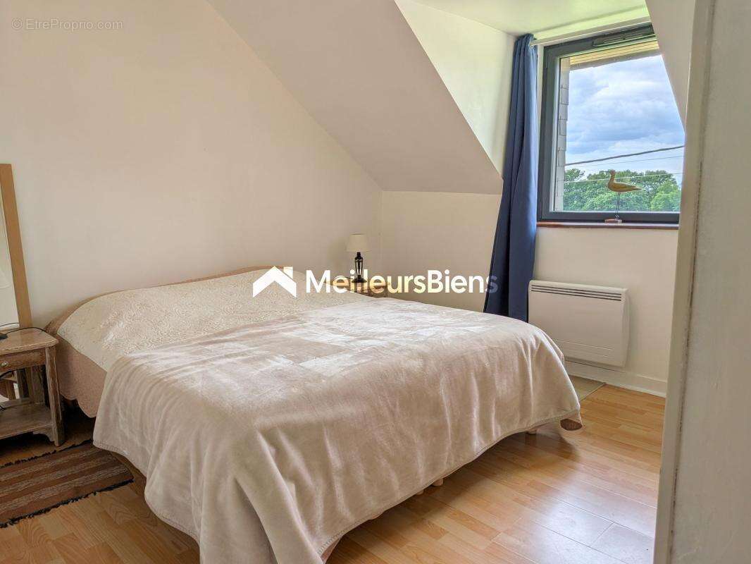 Charmante petite maison 2 chambres sur 800 m² terrain - Garage - photo 10