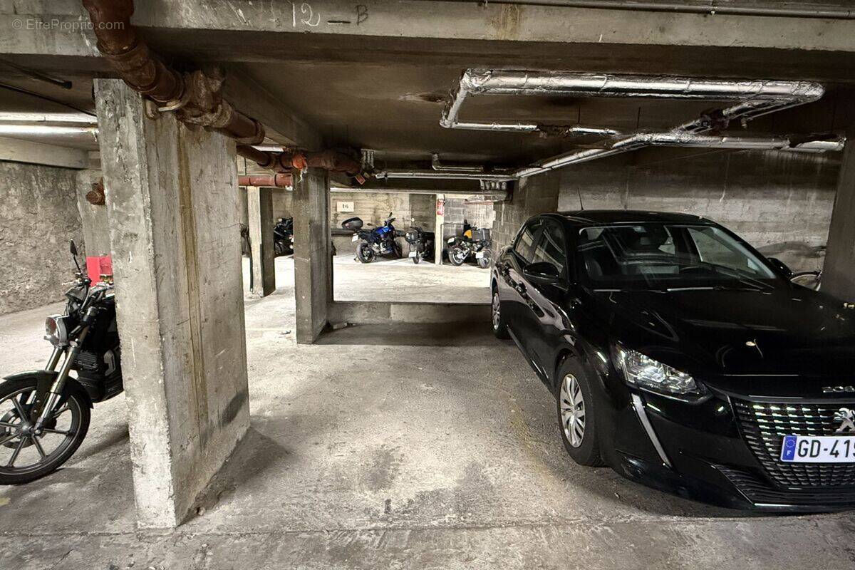 Parking à PARIS-12E