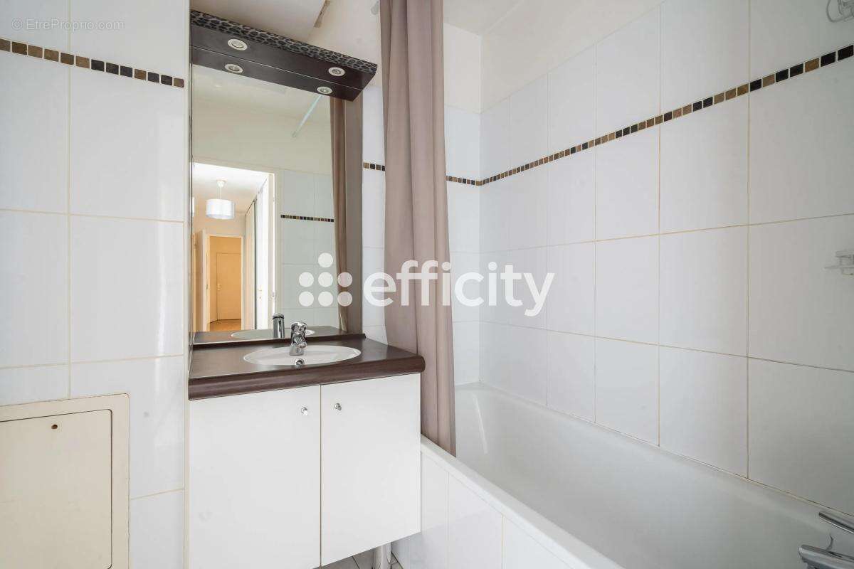 Appartement à LES PAVILLONS-SOUS-BOIS