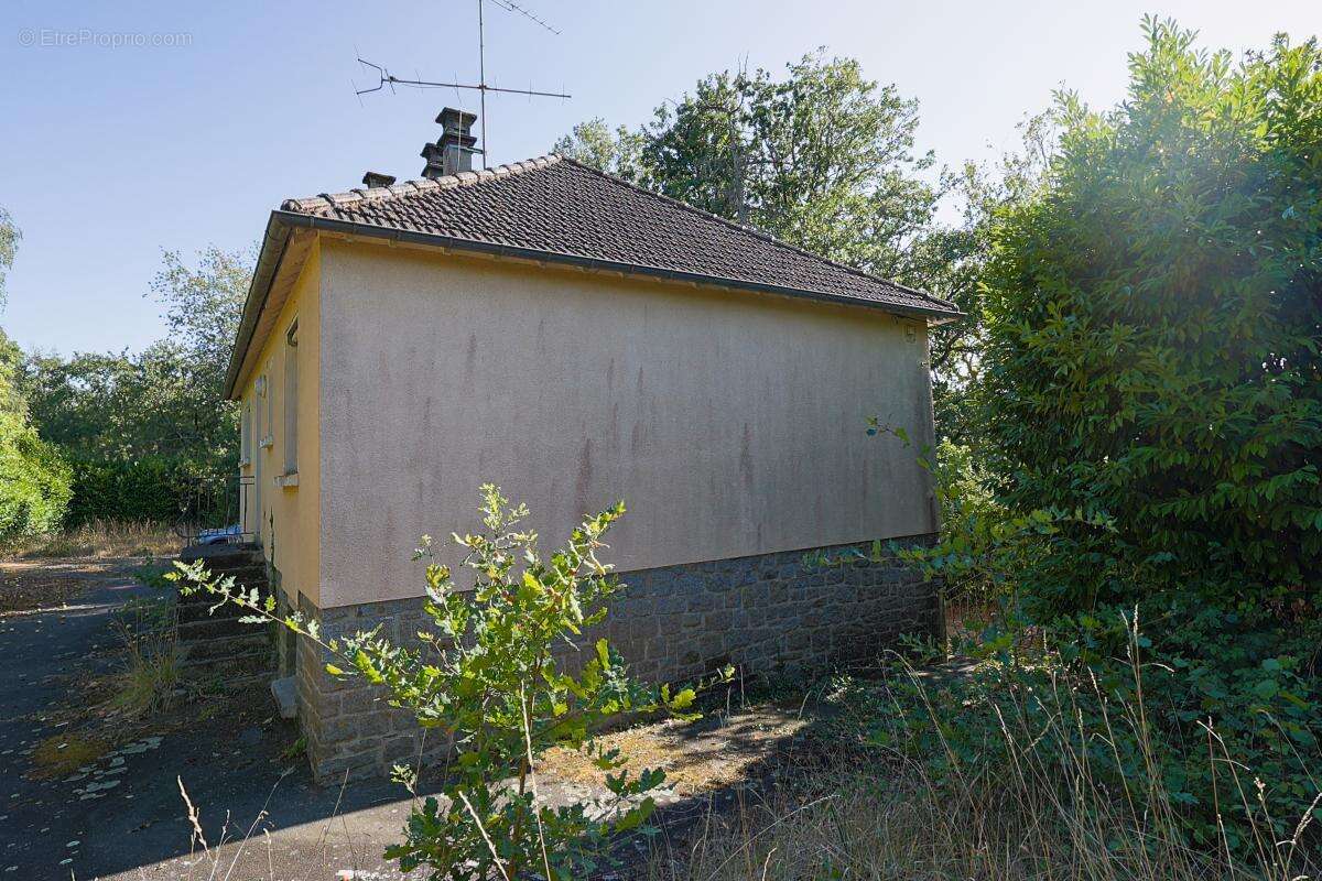 Maison - 64 m² - Isigny-le-Buat (50) - photo 6