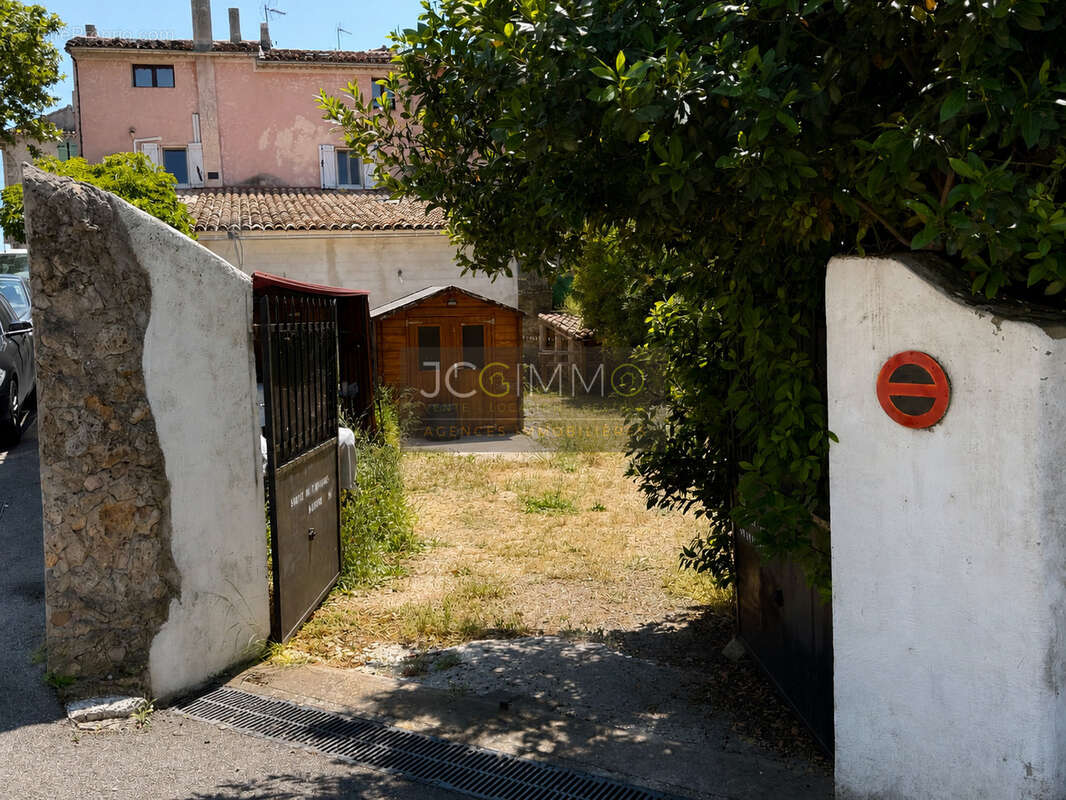 Parking à SOLLIES-PONT