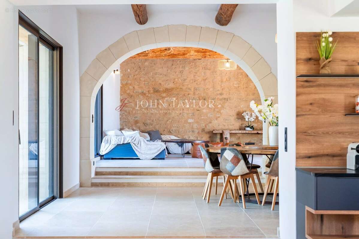 Maison à OPPEDE