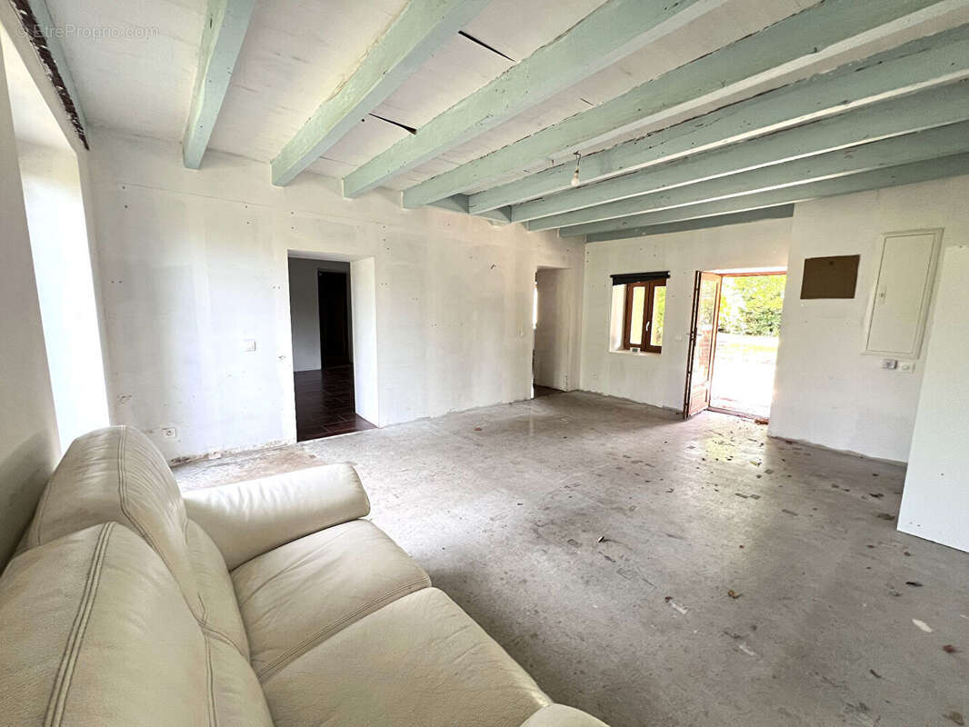 VONNAS : Charmante fermette avec dépendance aménageable et terrain constructible à Vonnas - photo 4