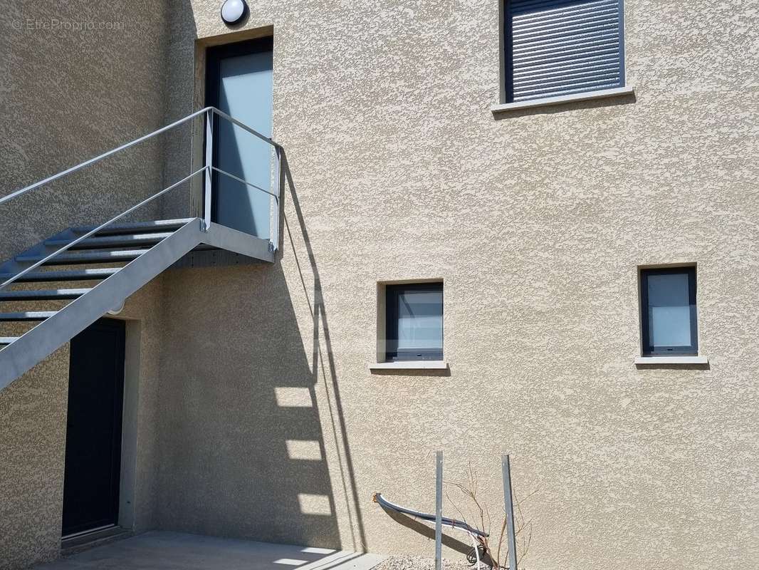 Commerce à LEZIGNAN-CORBIERES