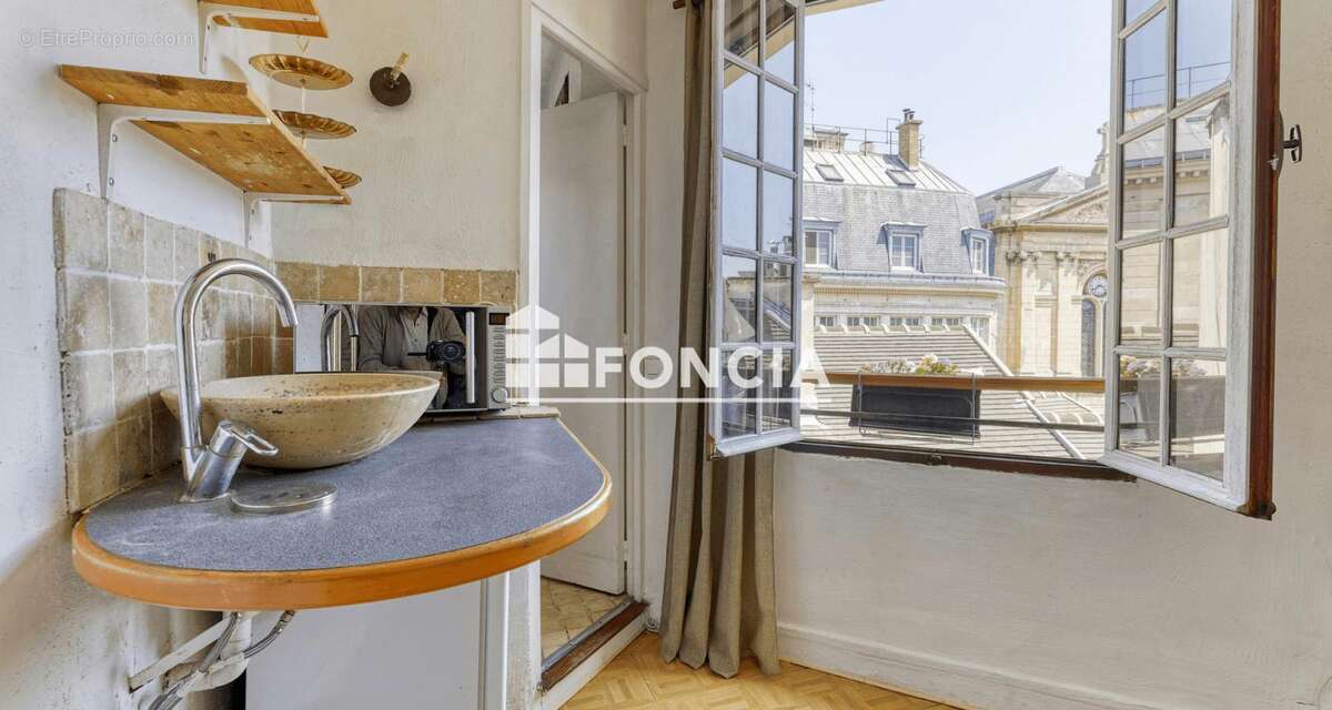 Paris iv – rue aubriot – studio au calme et lumineux avec vue degagee - photo 2