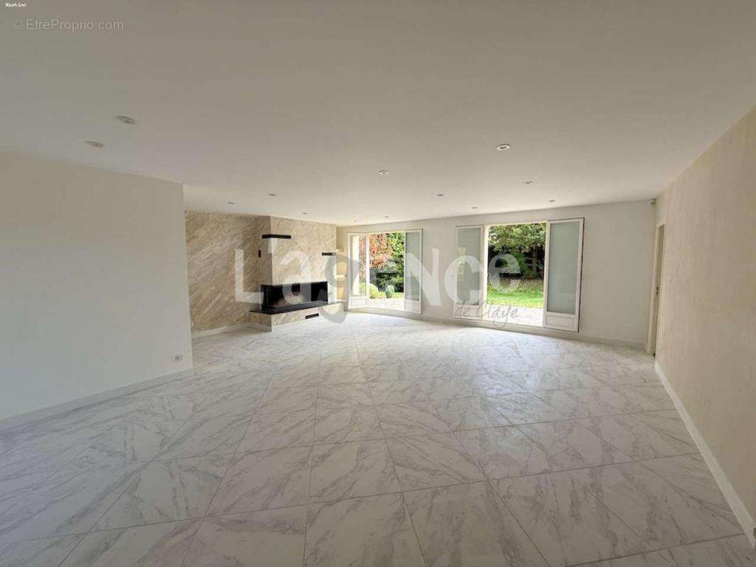 Maison à CLAYE-SOUILLY