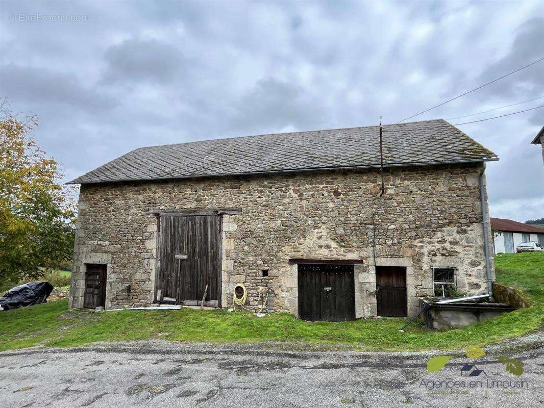 Maison à EYMOUTIERS