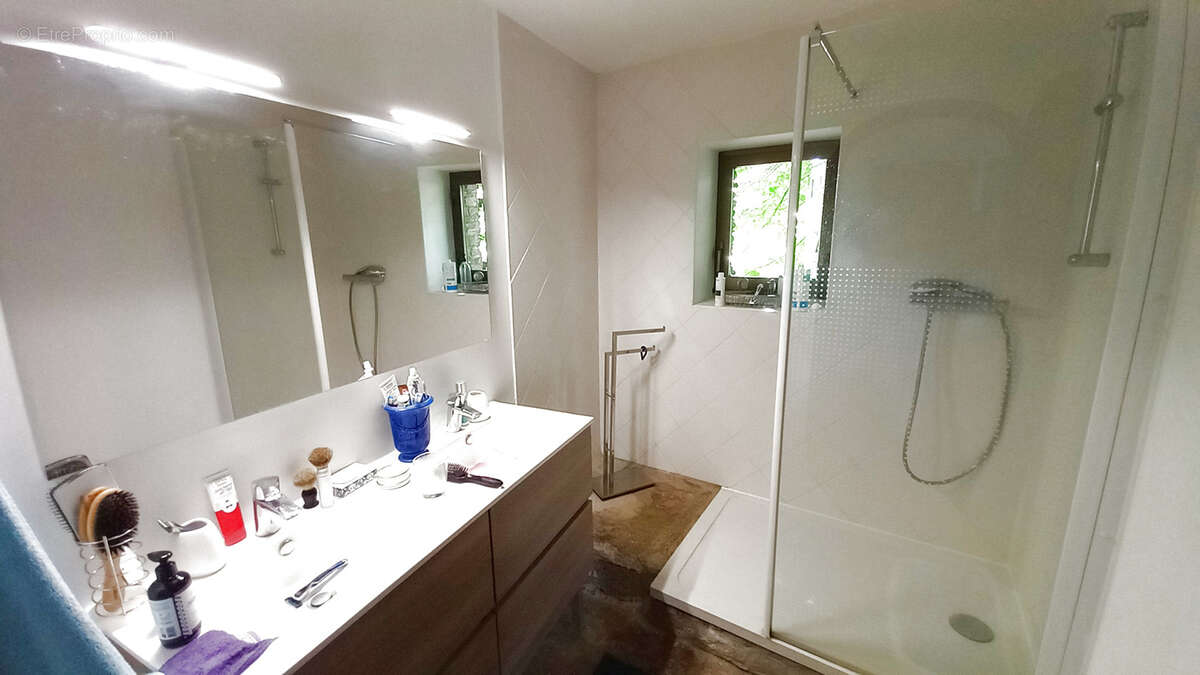 Maison à COLOMBIERES-SUR-ORB