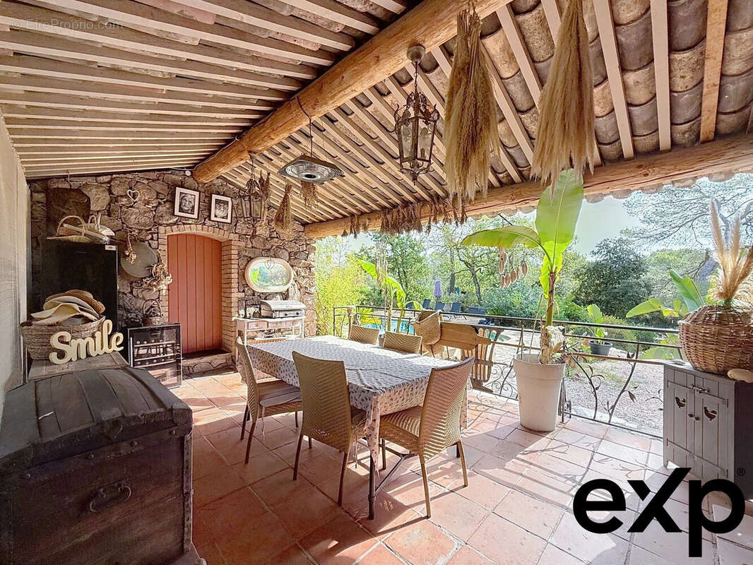 Maison à ROQUEBRUNE-SUR-ARGENS