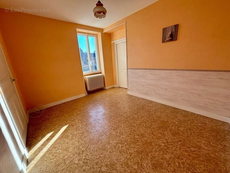 Maison à SAINT-GENGOUX-LE-NATIONAL