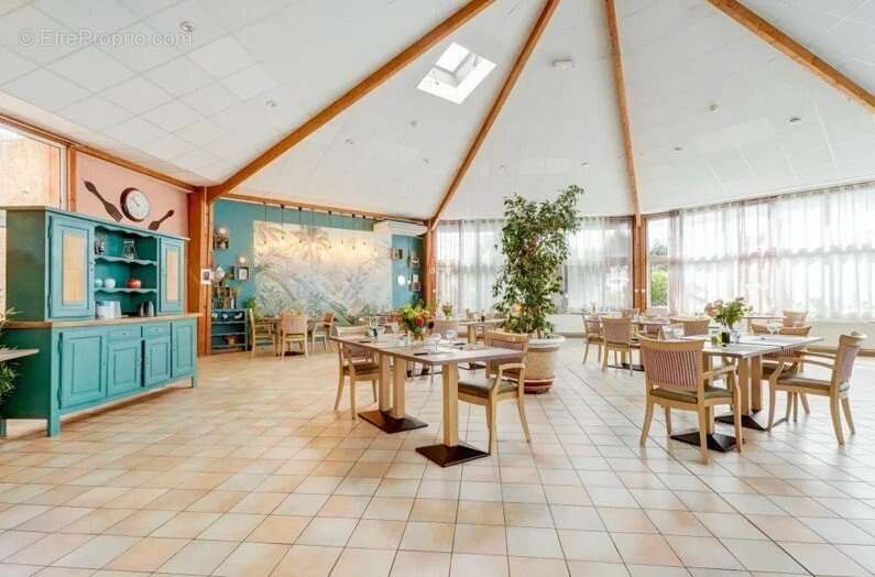 INVESTISSEMENT LOCATIF  Châteauneuf-les-Martigues  Résidence Ehpad Les Jardins de Valtrède - 6.03% de rentabilité - photo 4