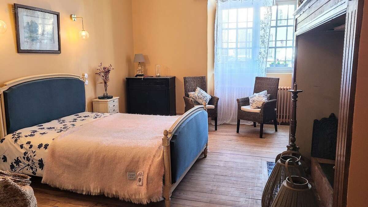 Bien d'exception au coeur de Caussade - 345 m² rénovés avec soin et conformité - Combles aménageables ( 80 m²) - DPE A - Jardin  - photo 2