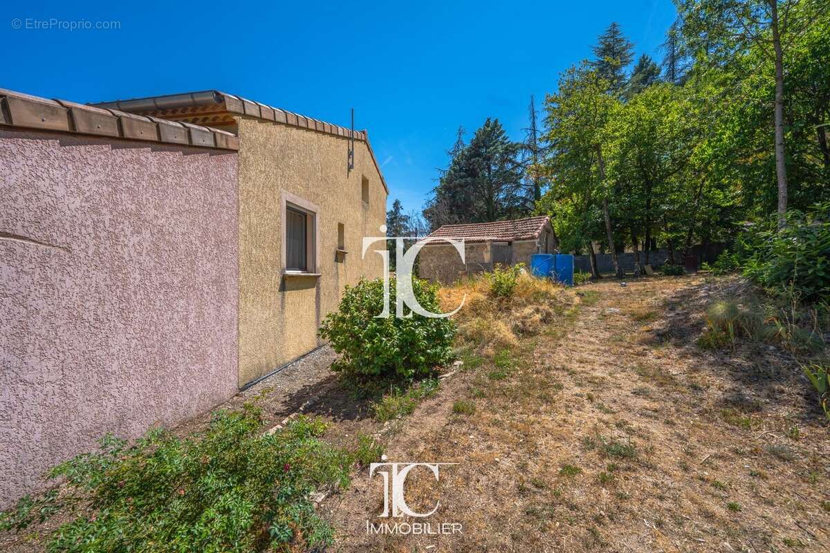 Villa 2005 140m² avec 5600m² terrain avec riviere - photo 20
