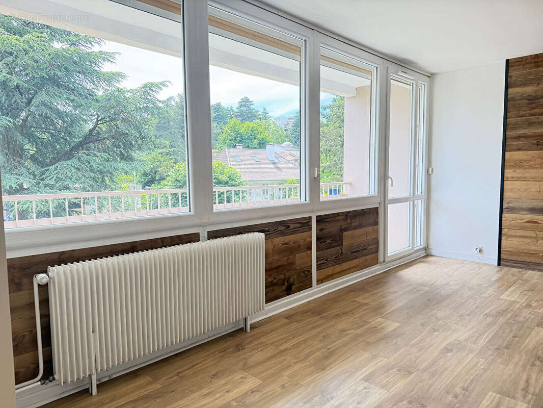 Appartement à SAINTE-FOY-LES-LYON