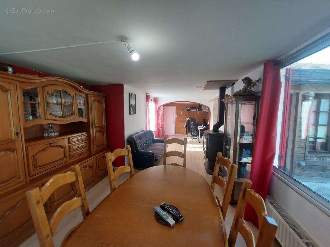 Maison à NEAUFLES-AUVERGNY