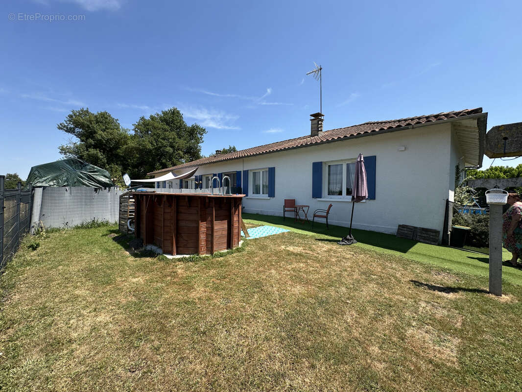 Ensemble immobilier rénové comprenant une maison principale et un gîte avec piscine - photo 14