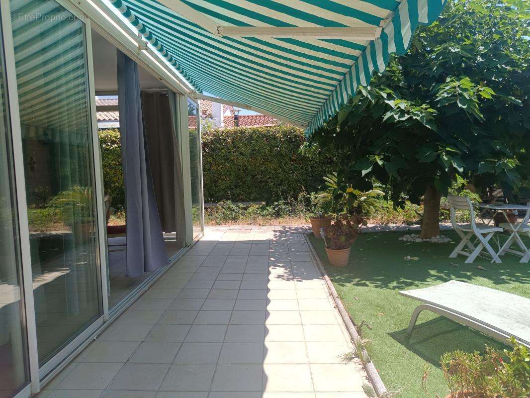 Appartement à SIX-FOURS-LES-PLAGES
